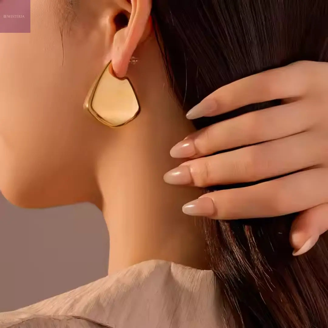 Sculpted Edge Studs Wisteria