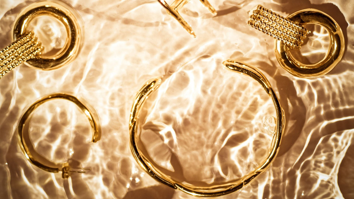What-Makes-Jewellery-Waterproof-and-Anti-Tarnish-Here-s-What-You-Should-Know Prity Jewellery