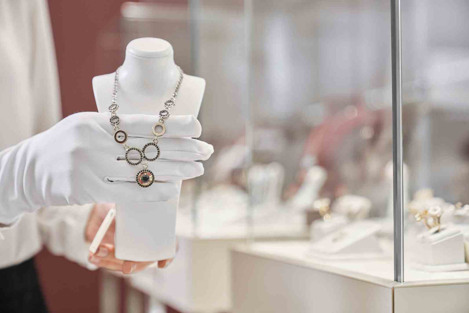 Demi-Fine-vs-Fine-Jewellery-What-s-the-Difference-and-Which-One-Is-Right-for-You Prity Jewellery