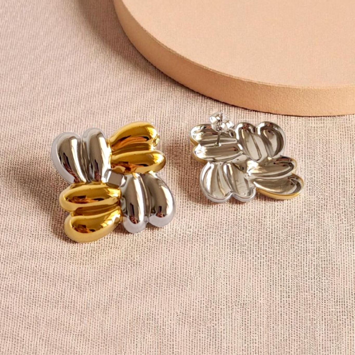 Two-Tone Petal Earrings Wisteria