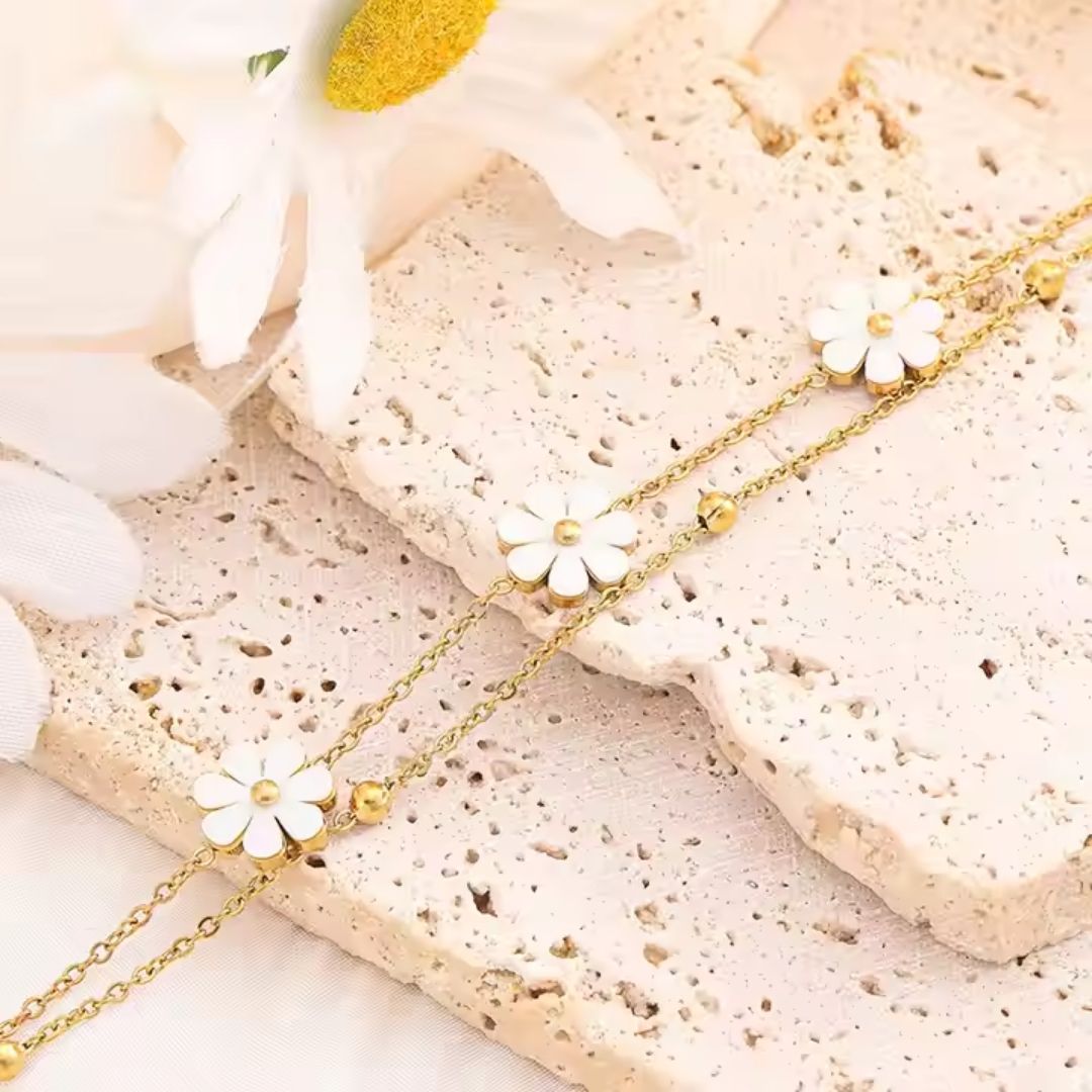Daisy Charm Layered Necklace Wisteria