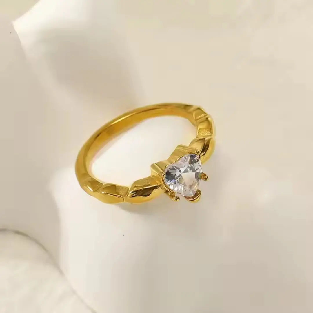 Heartstone Twist Ring Wisteria