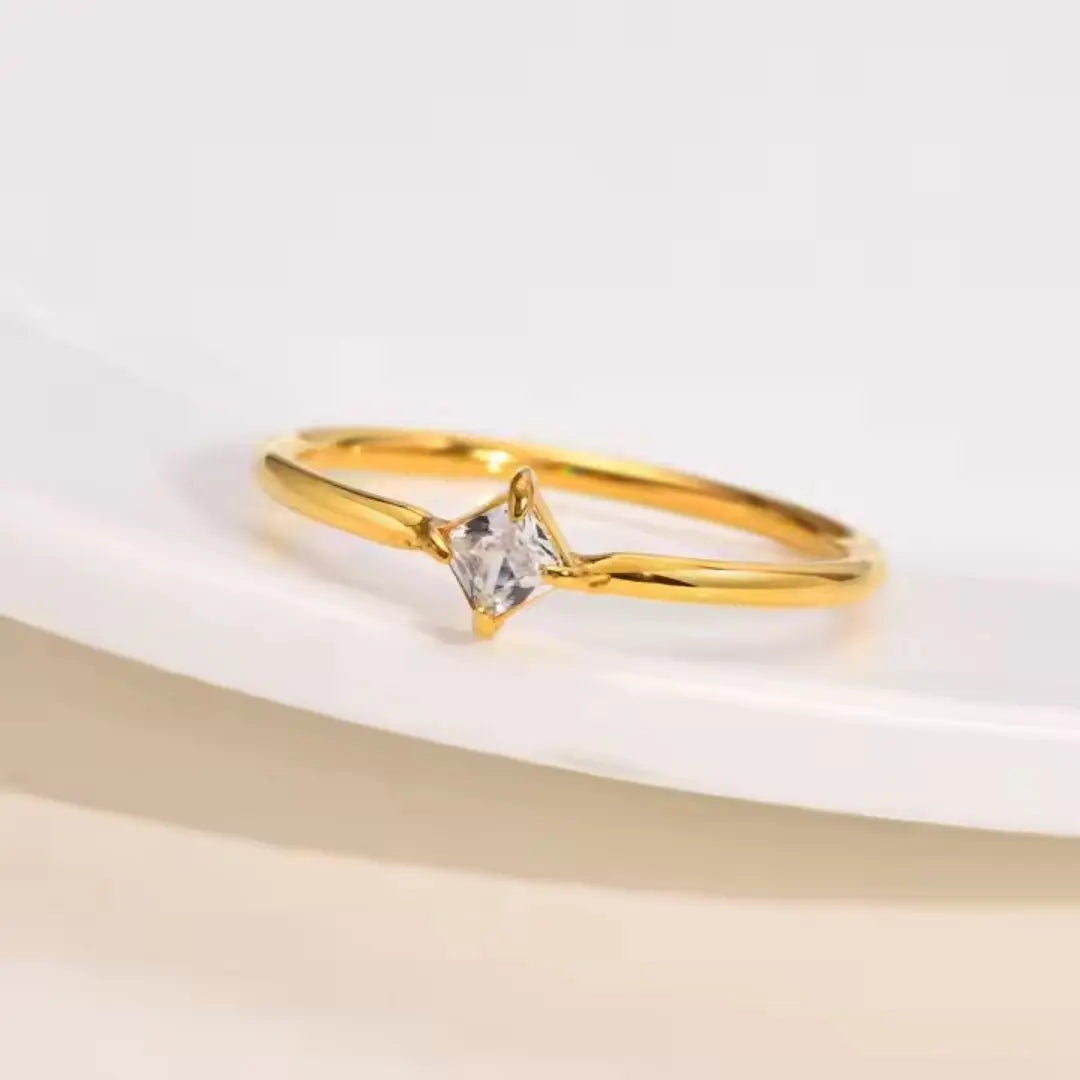 Prism Solitaire Ring Wisteria