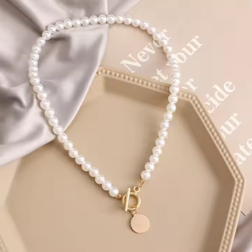 [NS-147-28-Whi] Vintage Pearl Necklace with Chic Round Pendant