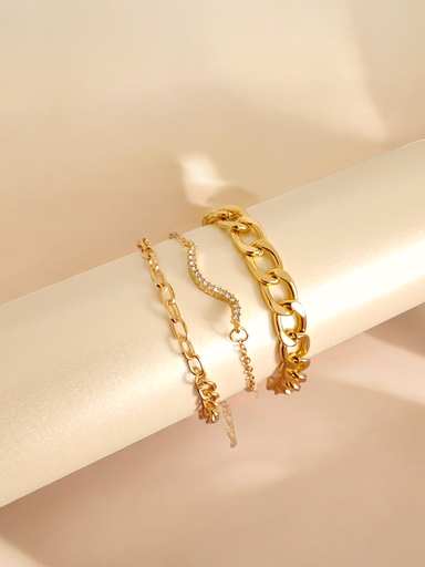 [BR-408-289-Gol] Radiant Layers: Rhinestone Pendant Chain Bracelet