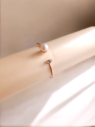 [BR-405-286-Gol] Radiant Sophistication: Pearl & Rhinestone Open-End Bangle